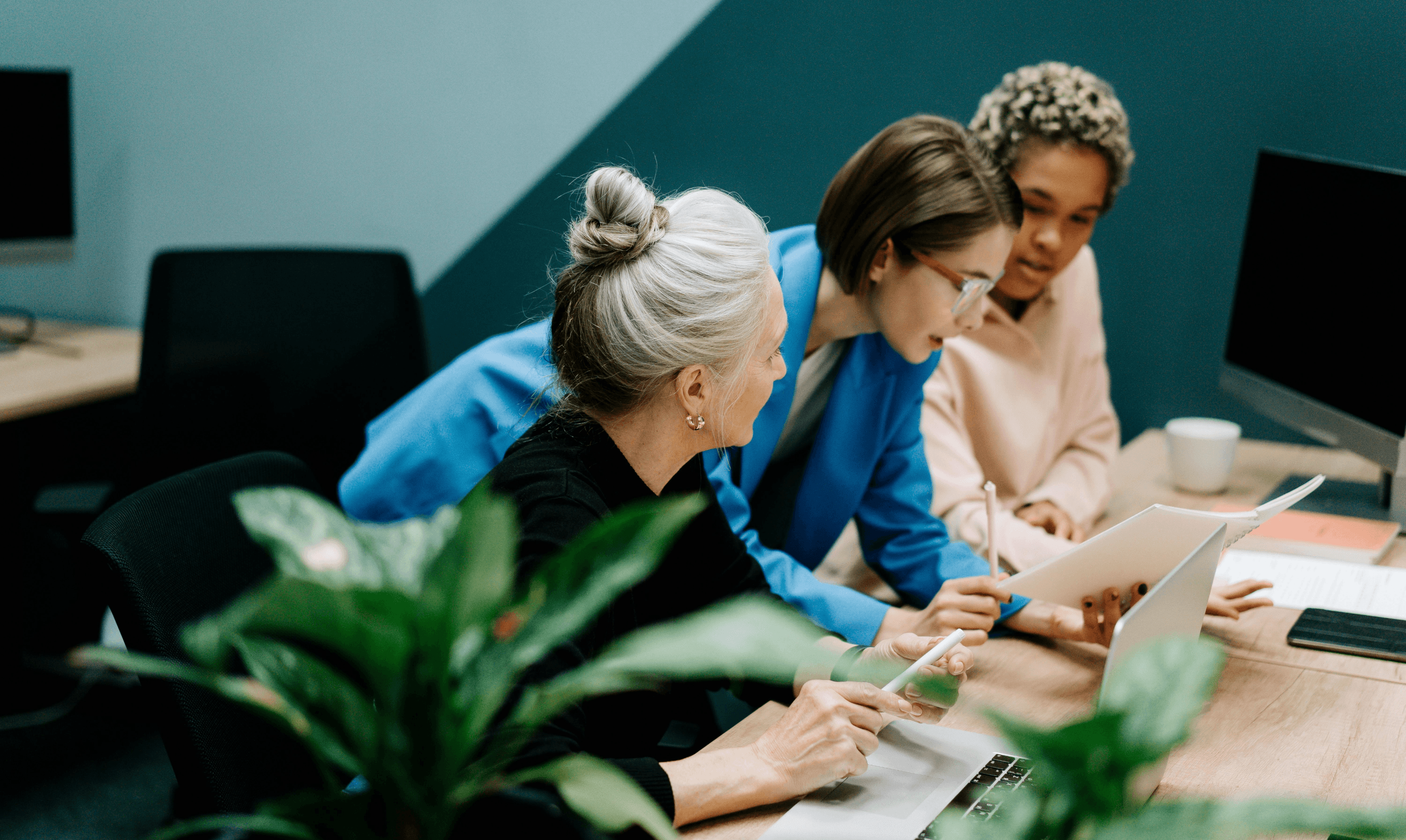 Команда JoyCareer за работой